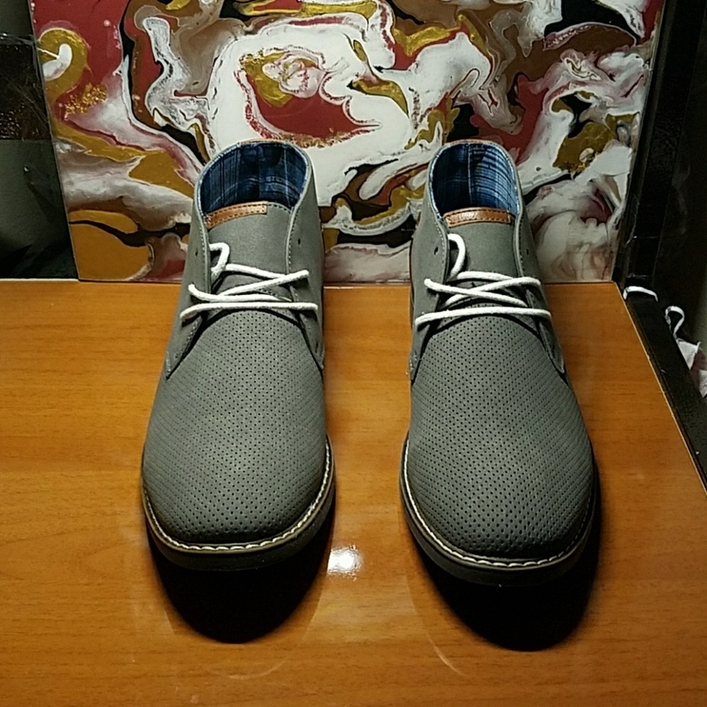 NWT Mens "Andre" Casual Faux Suede Chukka